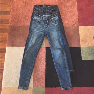 2 pairs of women’s American Eagle jeans